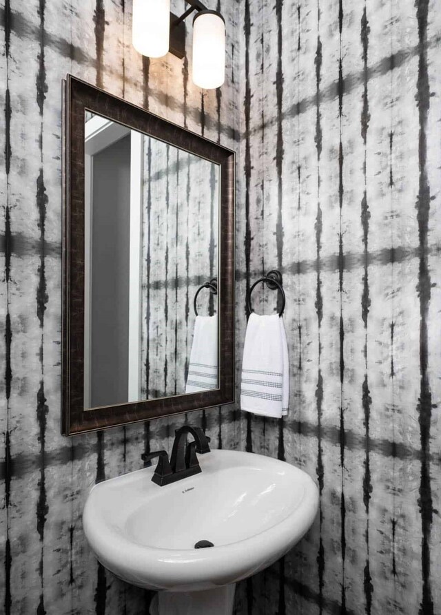 4127 Olmsted Dr, Rockwall, TX 75032 - bathroom featuring sink