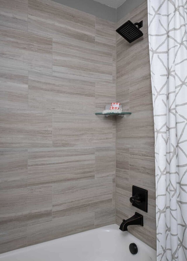 4127 Olmsted Dr, Rockwall, TX 75032 - bathroom featuring shower / bathtub combination with curtain