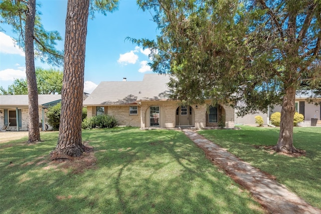 ranch-style house featuring a front lawn