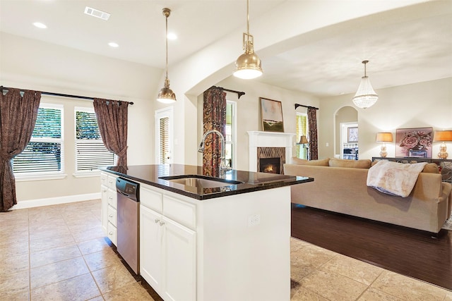 kitchen with sink, stainless steel dishwasher, a center island with sink, and decorative light fixtures