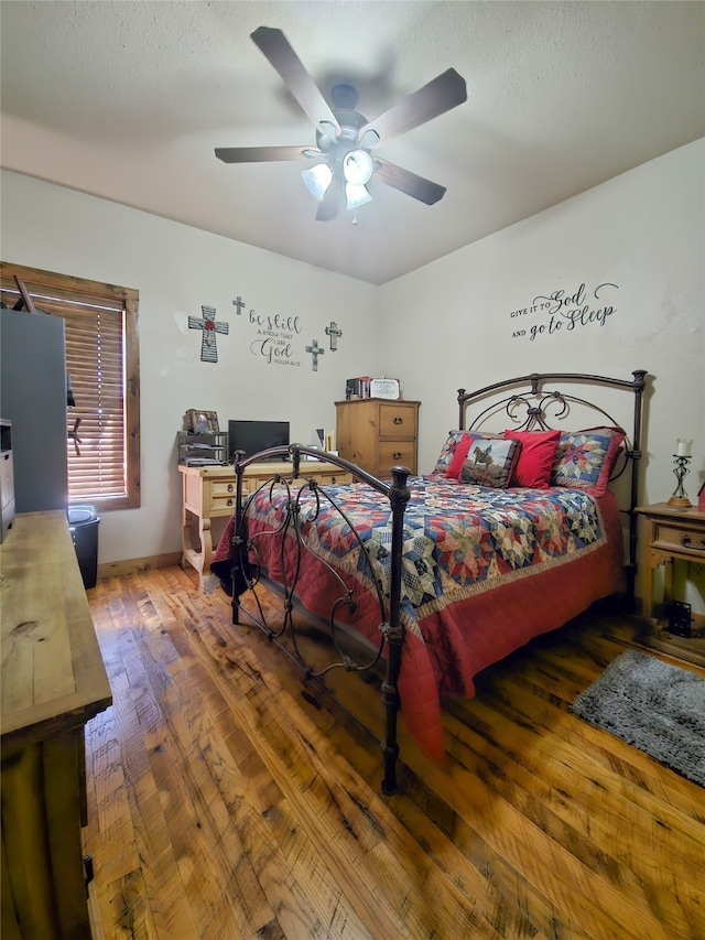 bedroom featuring a textured ceiling, hardwood / wood-style flooring, and ceiling fan