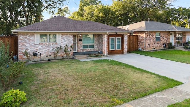 ranch-style home featuring a front lawn