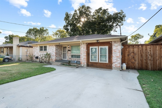 view of front of house with a front yard