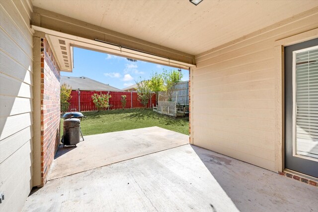 view of yard with a patio area