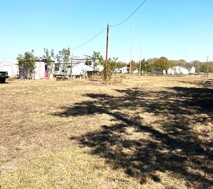 Listing photo 2 for 656 County Road 4455, Trenton TX 75490