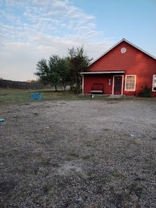 view of outdoor structure