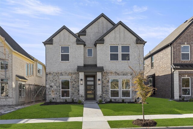 view of front facade with a front lawn