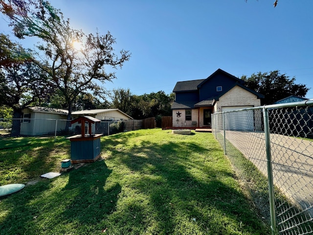 view of front of house featuring a front lawn and a garage