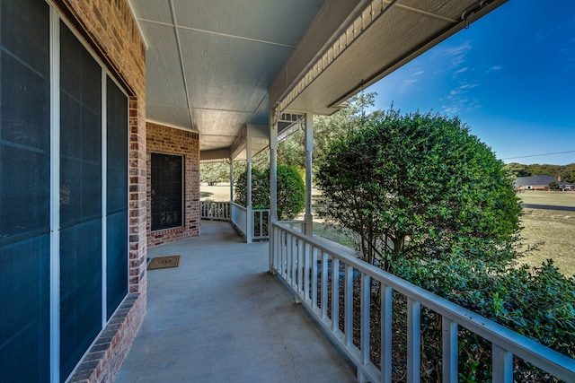 balcony featuring covered porch