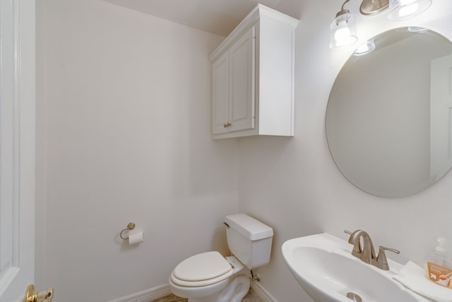 406 Muskingum Rd, Waxahachie, TX 75165 - half bath featuring a sink, toilet, and baseboards