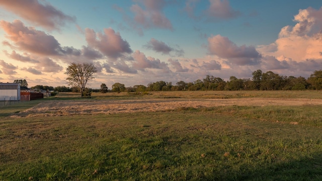 view of yard at dusk