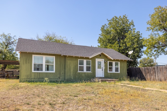 view of front of property with a front yard