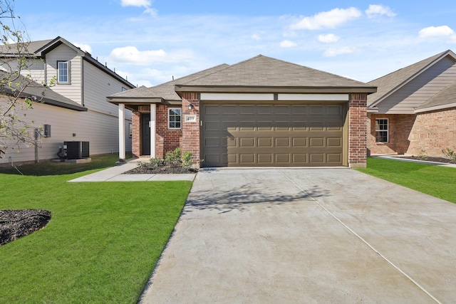 view of front of home featuring cooling unit, a front lawn, and a garage