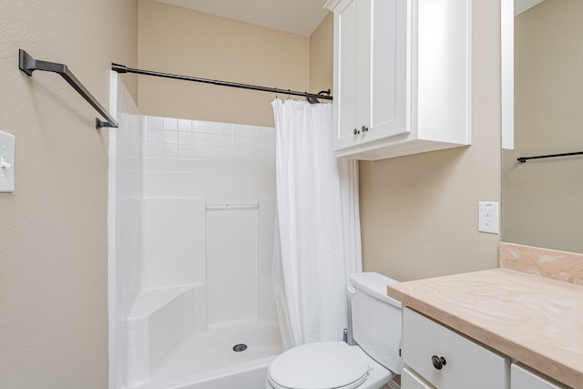 bathroom with vanity, curtained shower, and toilet