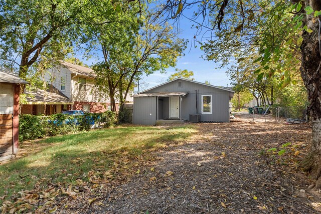 820 Allen St, Denton, TX 76205 - back of property featuring fence and cooling unit
