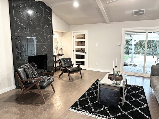 10544 Cox Ln, Dallas, TX 75229 - living area with wood finished floors, vaulted ceiling, and built in shelves
