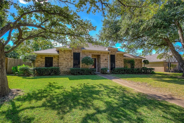 single story home with a front yard