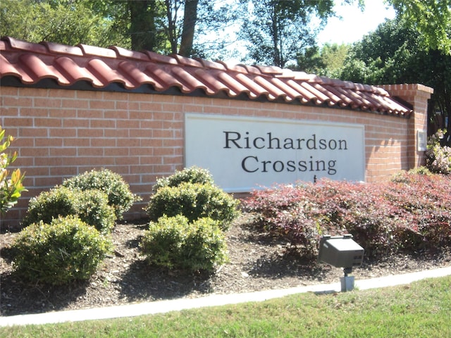 view of community / neighborhood sign