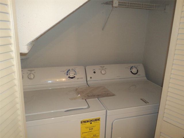 laundry area featuring washer and clothes dryer