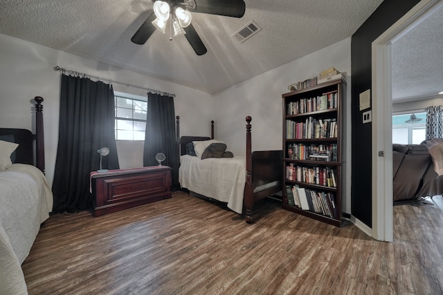 bedroom featuring a textured ceiling, hardwood / wood-style floors, and ceiling fan