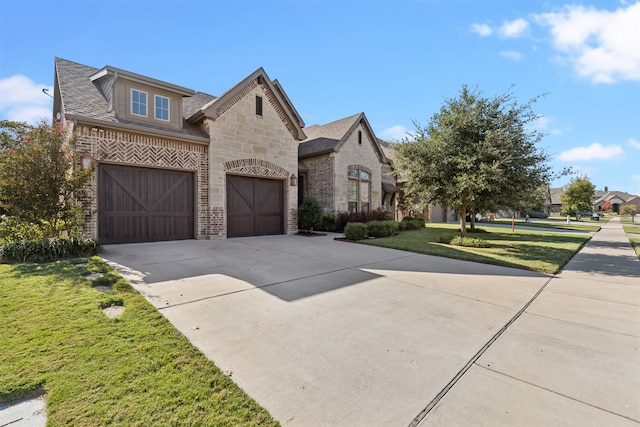 view of front of home featuring a front yard