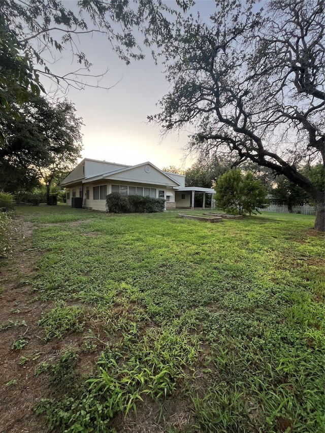 view of yard at dusk