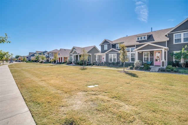 view of front of property featuring a front yard