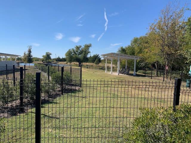 view of yard featuring a rural view