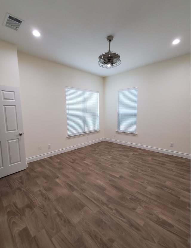 spare room with dark wood-style flooring, recessed lighting, visible vents, ceiling fan, and baseboards