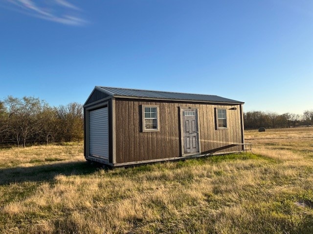 view of outdoor structure with a yard