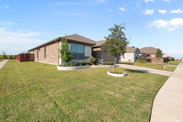 view of front of house featuring a front lawn