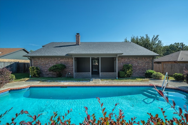 view of swimming pool