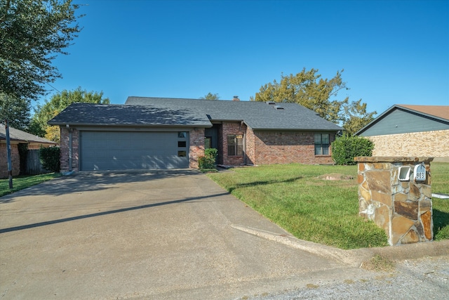 view of front facade featuring a front yard and a garage