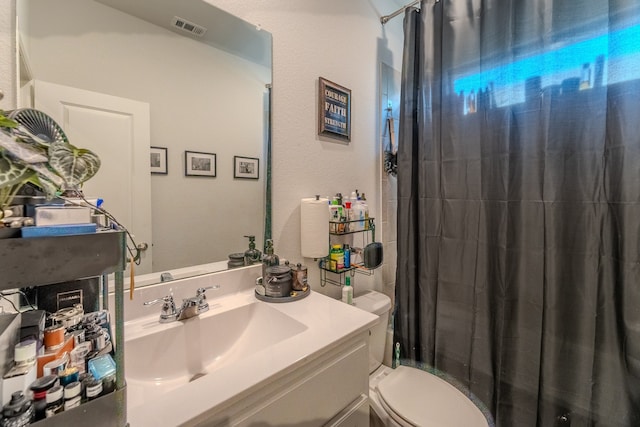 bathroom with a shower with curtain, vanity, and toilet