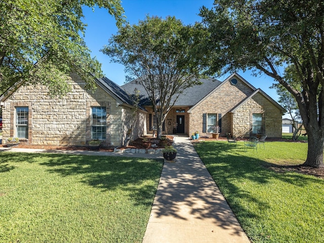 view of front of property with a front yard