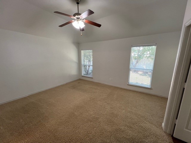 unfurnished room with carpet floors and ceiling fan