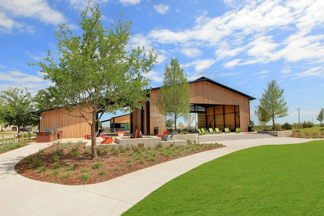 view of front facade with a front yard and an outdoor structure