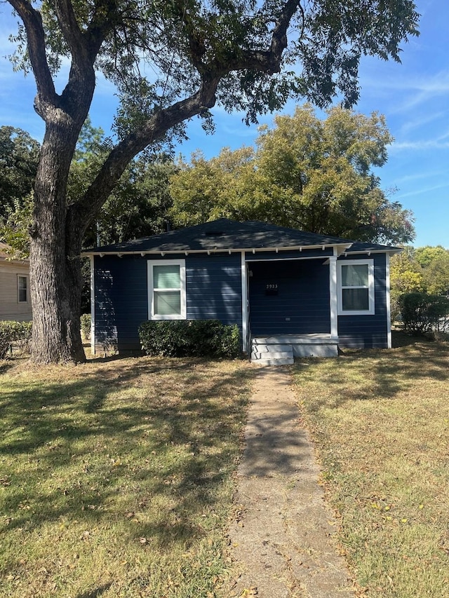 bungalow-style house with a front lawn