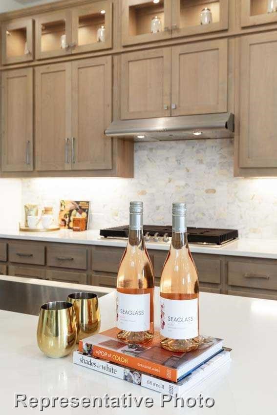 kitchen with backsplash