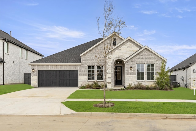 view of front of home featuring a front yard and a garage