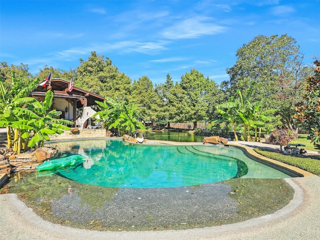 view of swimming pool