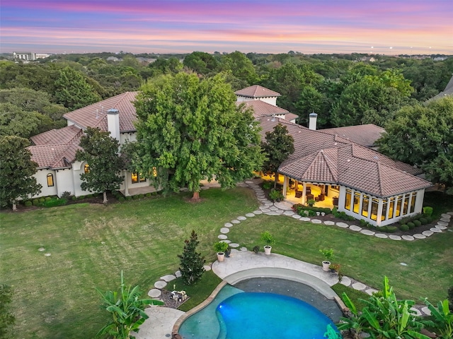 view of aerial view at dusk