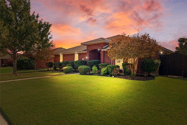 view of front facade with a yard