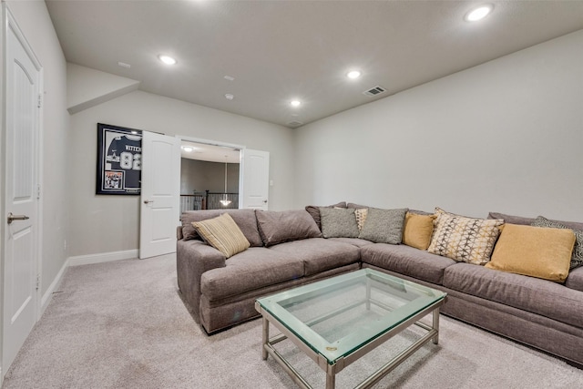 living area featuring light carpet, baseboards, visible vents, and recessed lighting