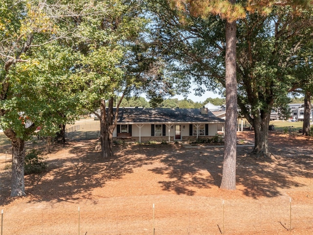 ranch-style house featuring covered porch