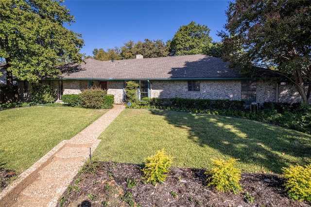 ranch-style home featuring a front lawn