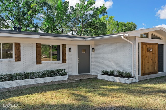 ranch-style house with a front lawn