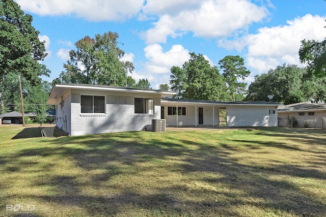 view of front of house featuring a front yard and central AC unit