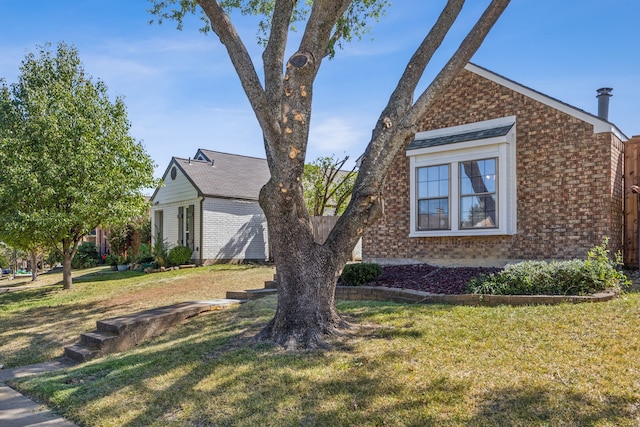 view of front of house with a front yard