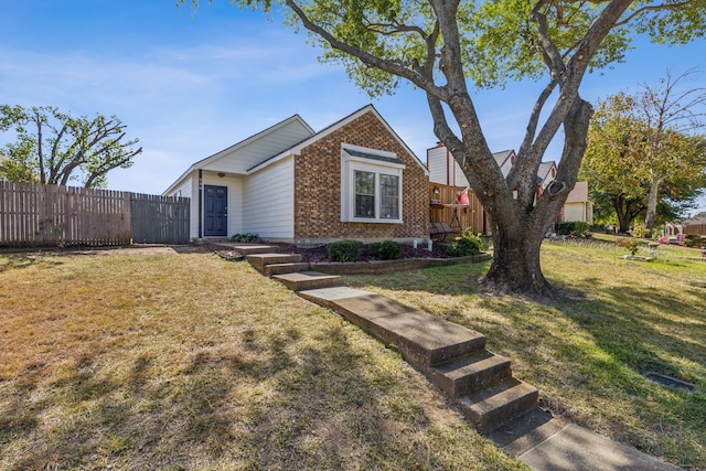 view of front of house featuring a front yard